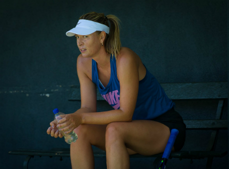 В США Шарапова одолела в первом матче после травмы на турнире WTA В США Шарапова одолела в первом матче после травмы на турнире WTA