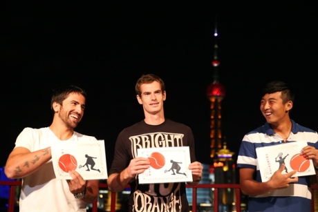 53c84222 6b6c 4ebe 8b37 5638f544d632.jpg Энди Маррей, Янко Типсаревич и Цзе Чжан попробовали свои силы в китайском искусстве "Цзяньчжи" (фото)