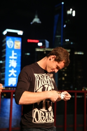 d7433842 ee2f 48d0 899f ab8aa9cd1f5b.jpg Энди Маррей, Янко Типсаревич и Цзе Чжан попробовали свои силы в китайском искусстве "Цзяньчжи" (фото)