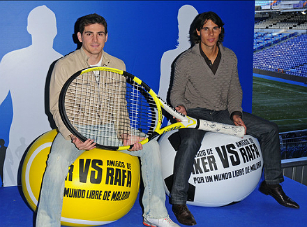 Главные футбольные болельщики в мировом теннисе rafael+nadal+iker+casillas+raise+funds+against+f xnrqac5cdl.jpg Главные футбольные болельщики в мировом теннисе