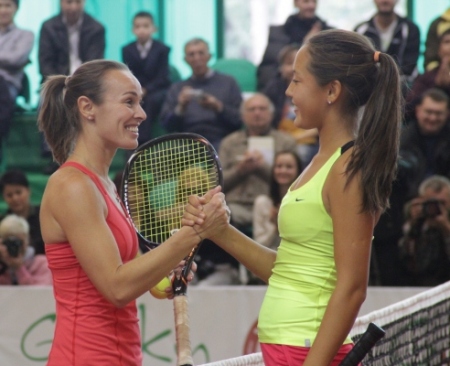  Мартина Хингис провела мастер класс для детей в Казахстане (фото)