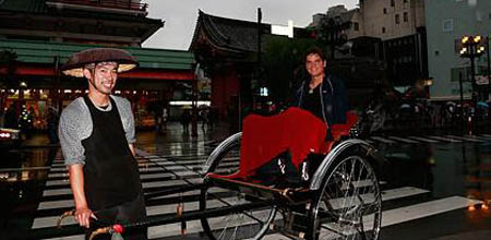 raon.jpg Милош Раонич посетил район Асакуса в Токио (фото)