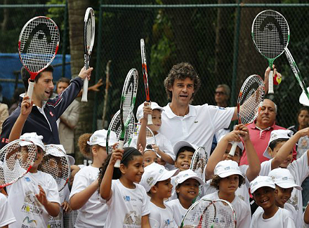2012 11 16t185123z 615400191 gm1e8bh07w001 rtrmadp 3 tennis.jpg Новак Джокович и Густаво Куэртен открыли новый теннисный корт в Рио де Жанейро
