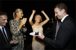 Ariel Foxman and Maria Sharapova congratulate Actress Blake Lively with a22nd birthday. Фото: Getty Images
